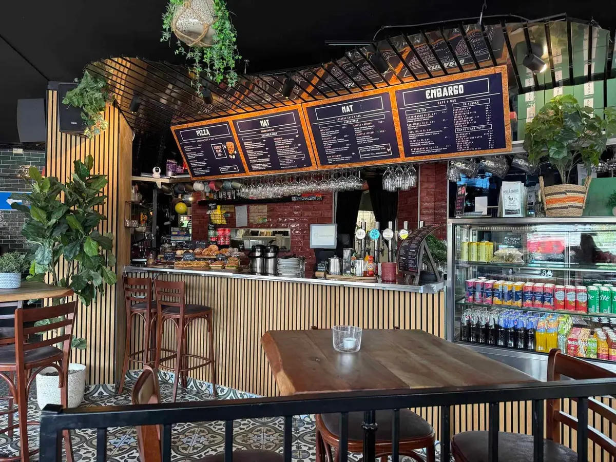 Embargo Bar & Cafe